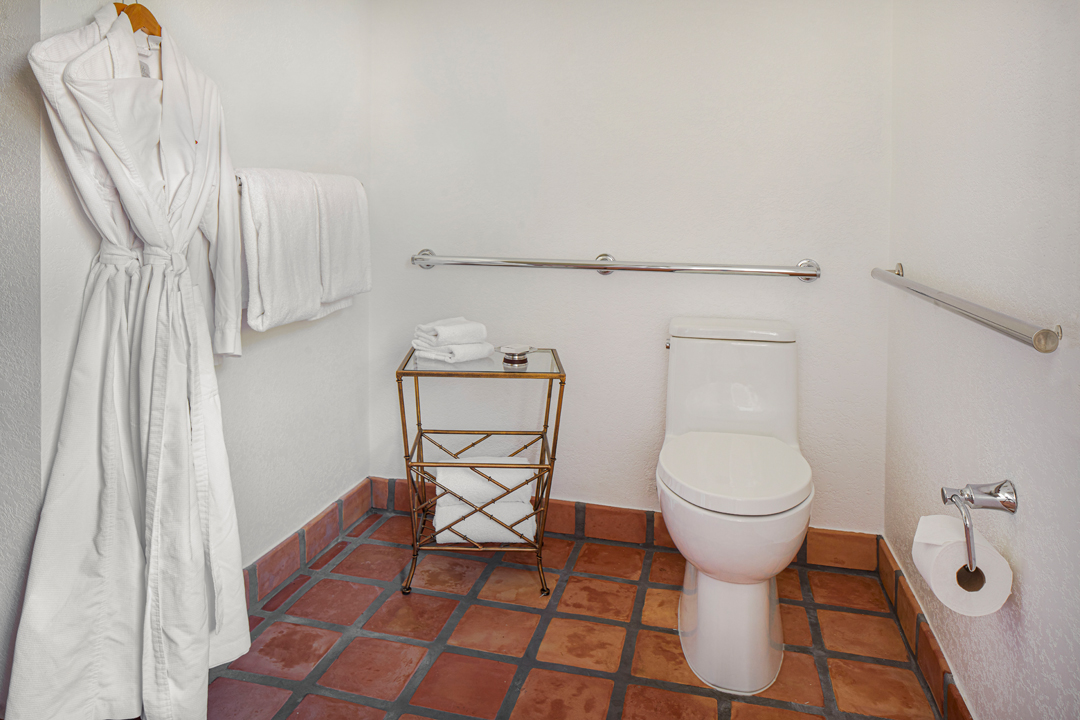 Resort King Mobility Accessible Casita With Mobility Accessible Tub - Image 4