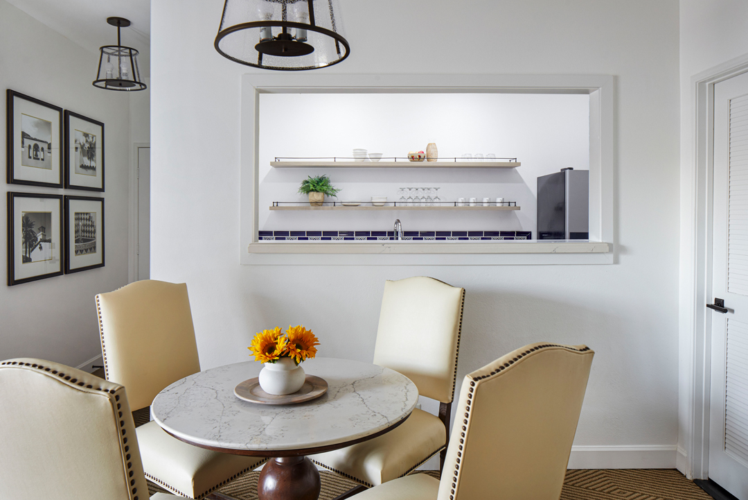 King Hideaway Suite with Private Hot Tub - Image 4