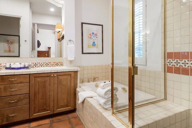 King Spa-Villa Suite Plus Queen Sofa Bed - Image 5