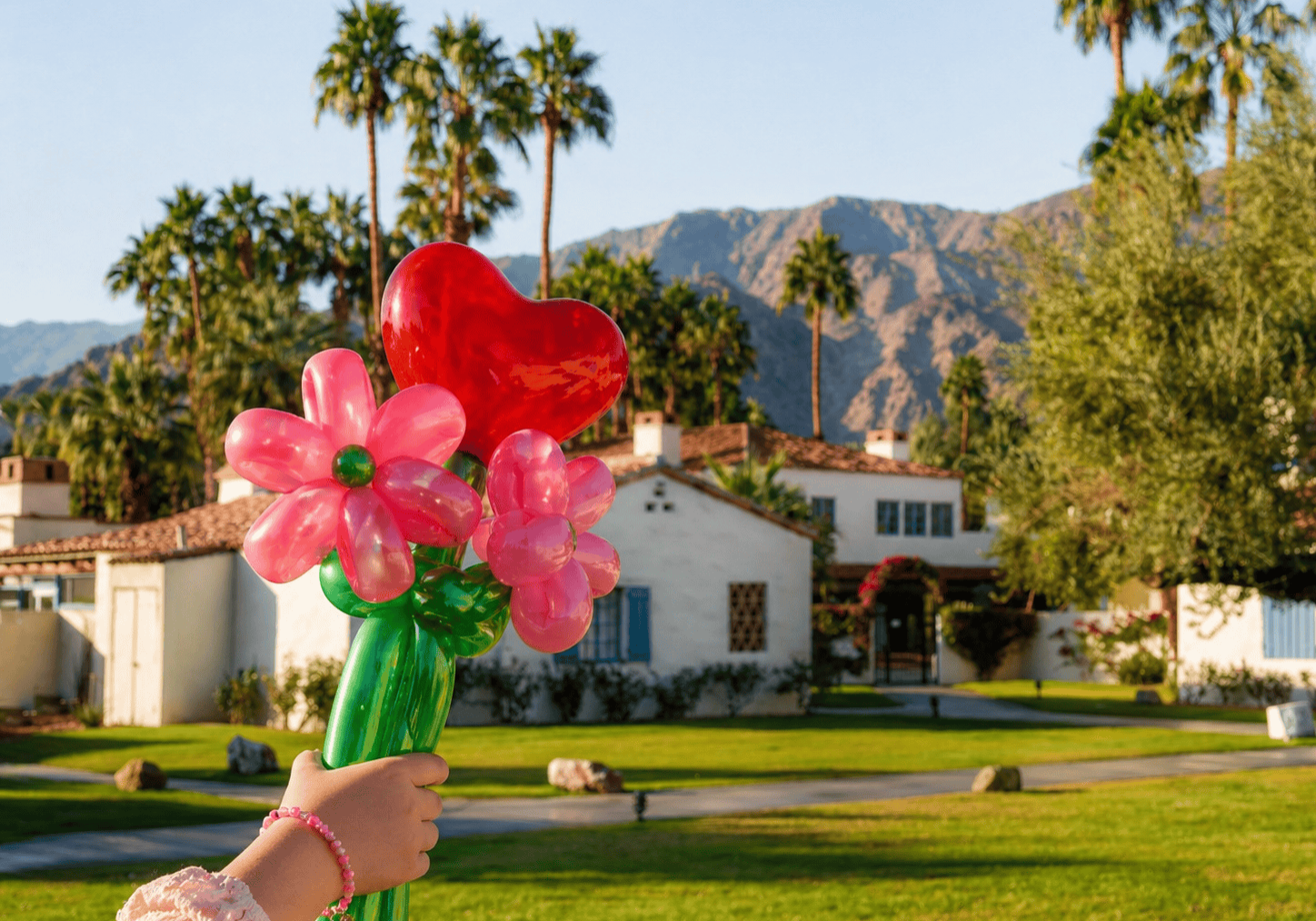 Balloon bouquet with a heart and flower for Mother’s Day celebration at La Quinta Resort.